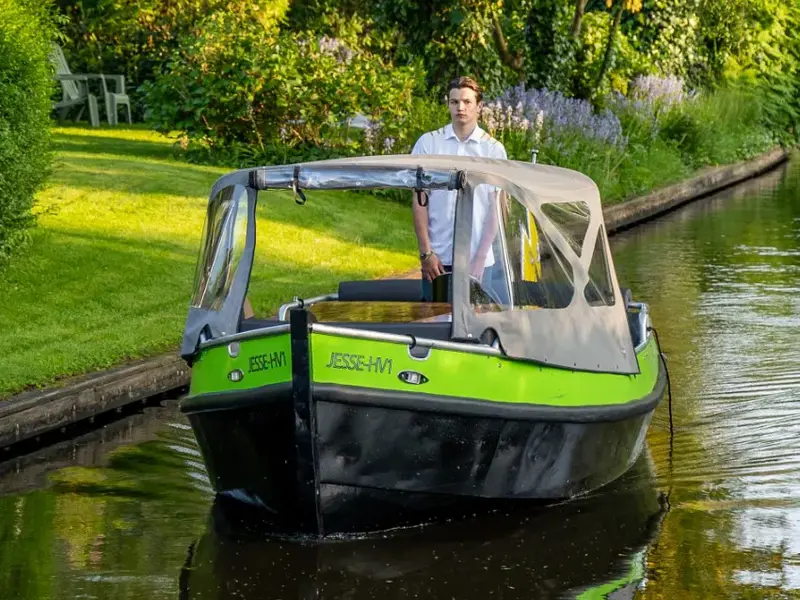 Komfortable Schaluppe mit Skipper